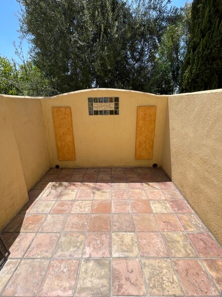 Private patio off of the living room - 1540 N Lake Ave