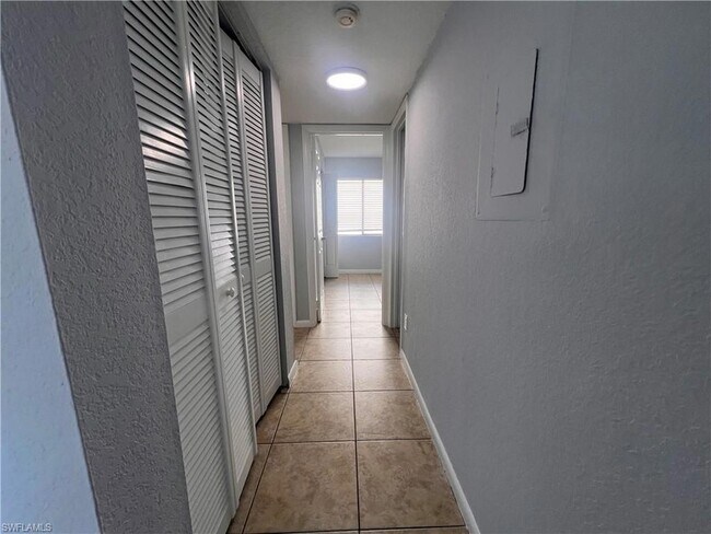 Building Photo - 4601 Bayshore Dr
