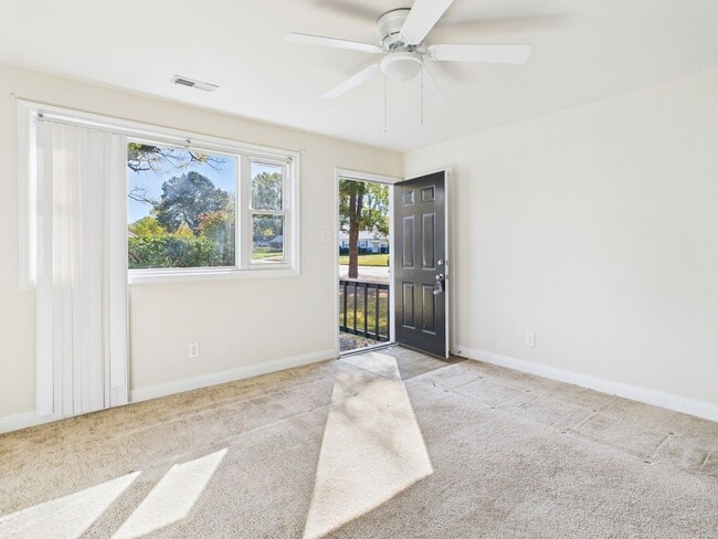 Building Photo - 2102 Brockway Ln