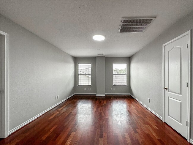 Building Photo - 5739 Westminster Village Dr