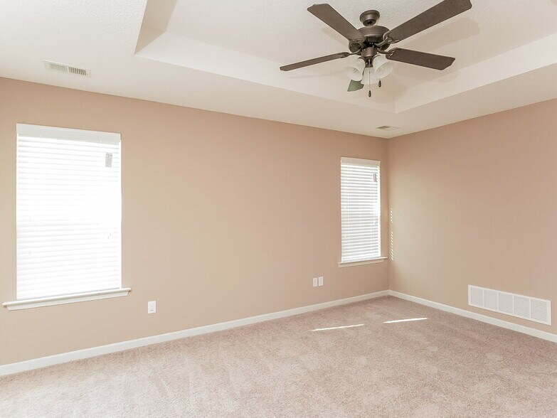 Building Photo - 7957 Gardendale Dr