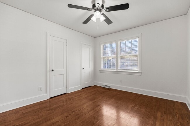 Building Photo - 202 Robinson St