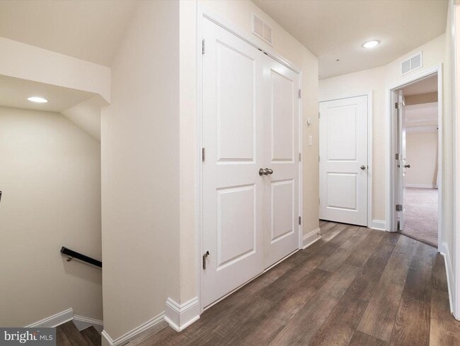 Building Photo - 1221 Orchid Rd