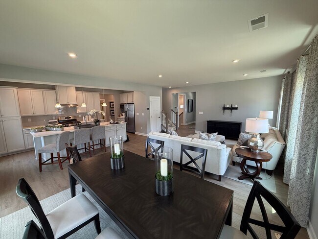 Building Photo - Never lived in Model Homes