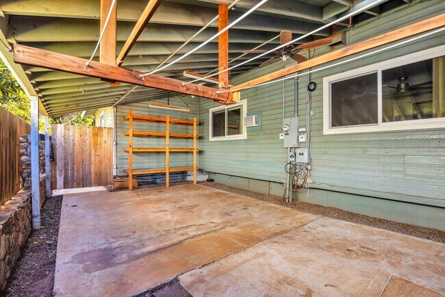 Building Photo - 305 Uala Pl