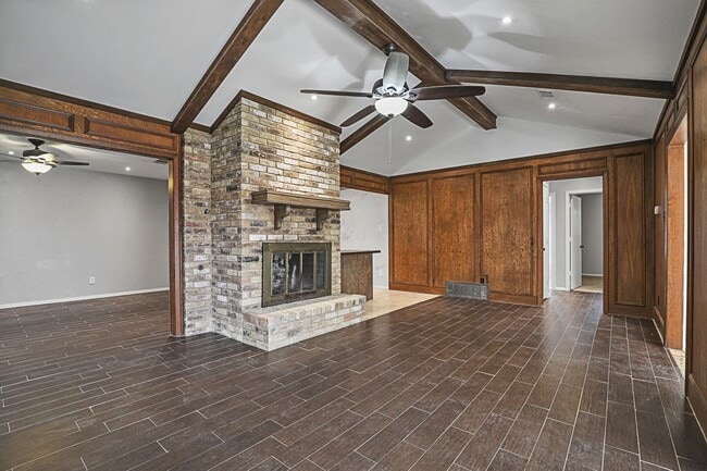 Building Photo - Elegantly Renovated Hickory Creek Home!