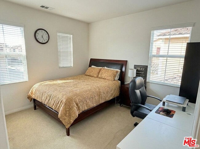 Building Photo - 68 Revell Cir