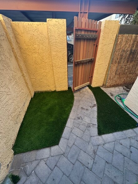 Building Photo - 1025 E Highland Ave