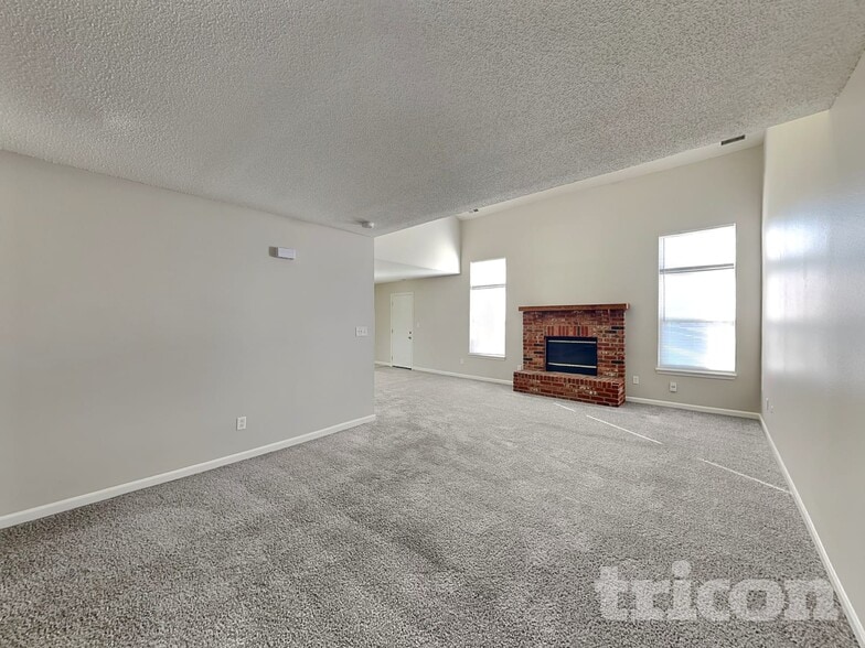 Building Photo - 10249 Cadogan Dr