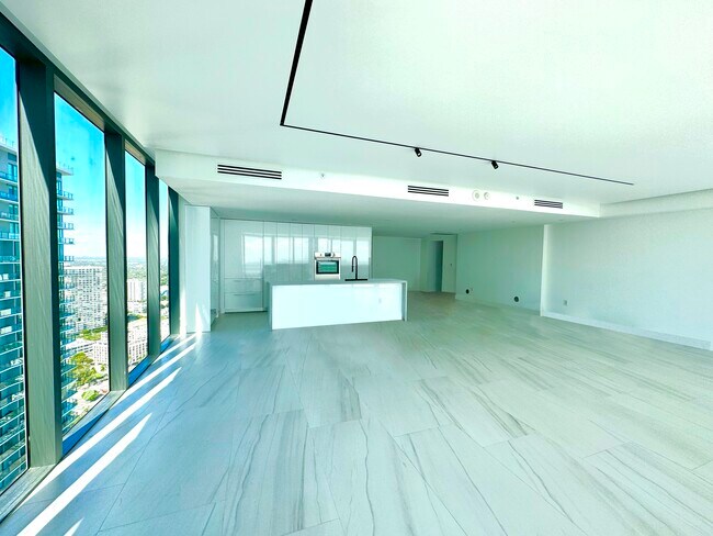 Building Photo - 650 NE 32nd St