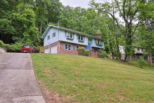 Building Photo - nice renovated 4 Bed 3 Bath