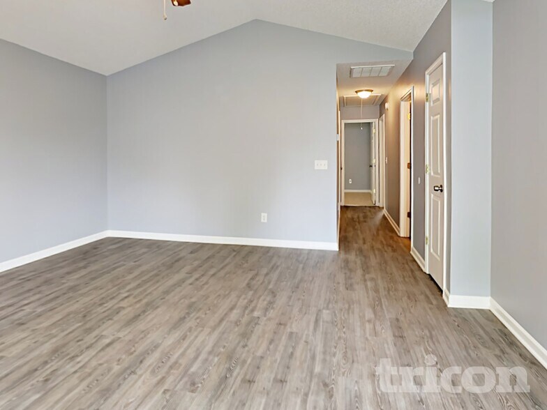 Building Photo - 120 Oakbrook Village Rd