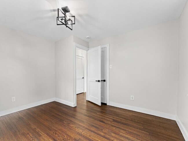 Building Photo - Beautifully Renovated 3-Bedroom, 1.5-Bath Home with Modern Kitchen & Driveway Parking in Mt. Ephr...