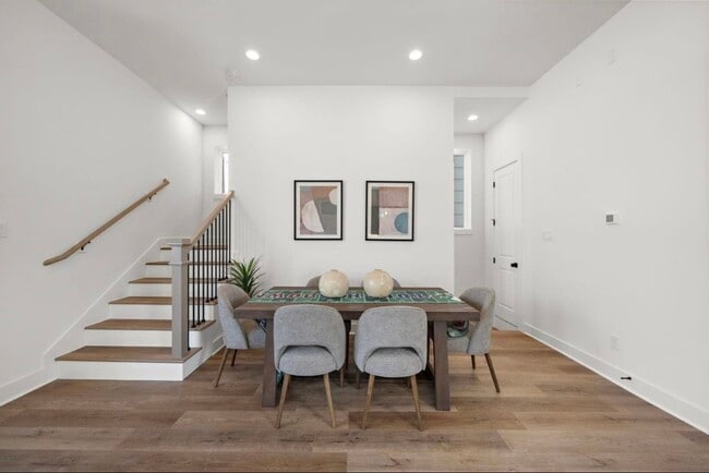 Building Photo - 835 Elkhart St