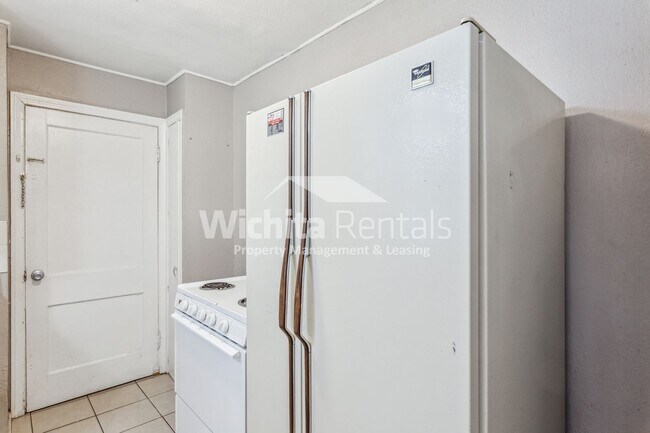 Building Photo - 3 bedroom 1 bath home