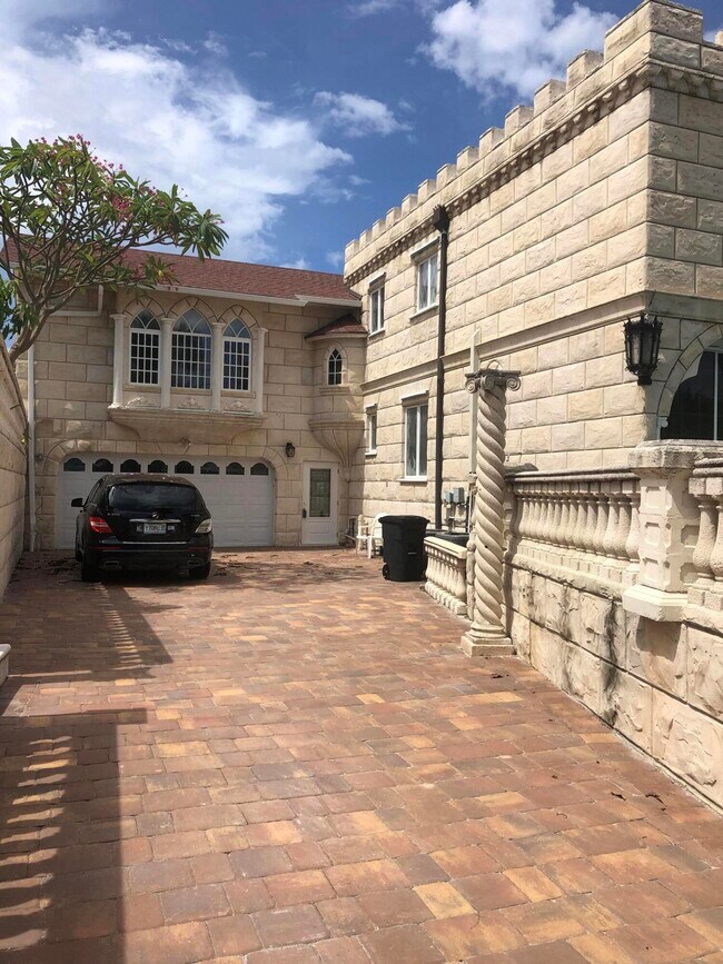 Primary Photo - 301 Ocean Dr