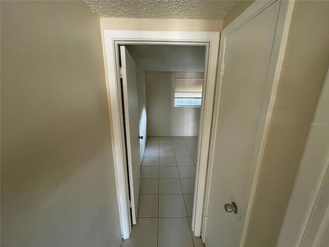 Building Photo - 4128-4126 Shoreline Dr