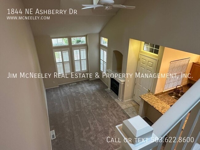 Building Photo - 1844 NE Ashberry Dr