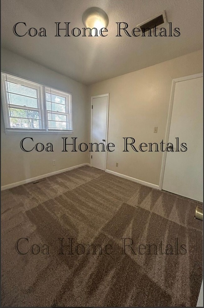 Building Photo - Great East side corner lot home