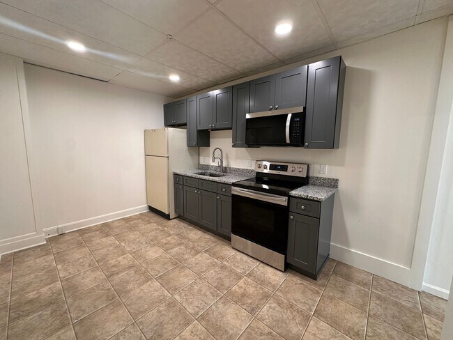 Building Photo - 324 N 11th St