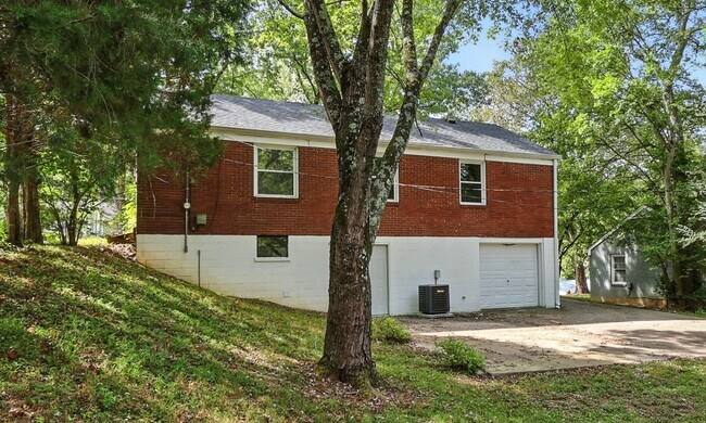 Building Photo - 3 Bedroom Pet Friendly Home For Rent Near Downtown Clarksville