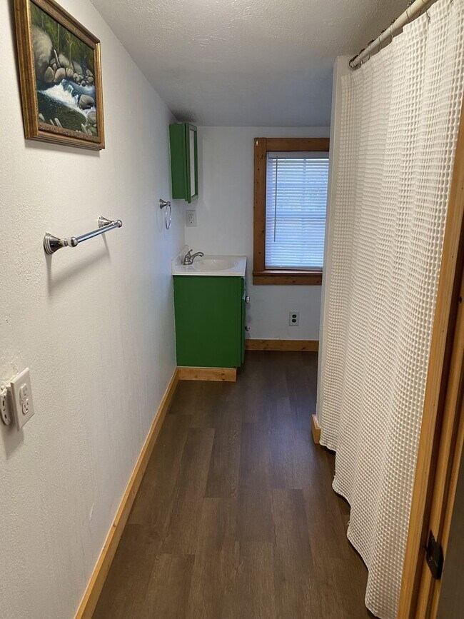 Building Photo - 390 Fall Creek Meadows Ln