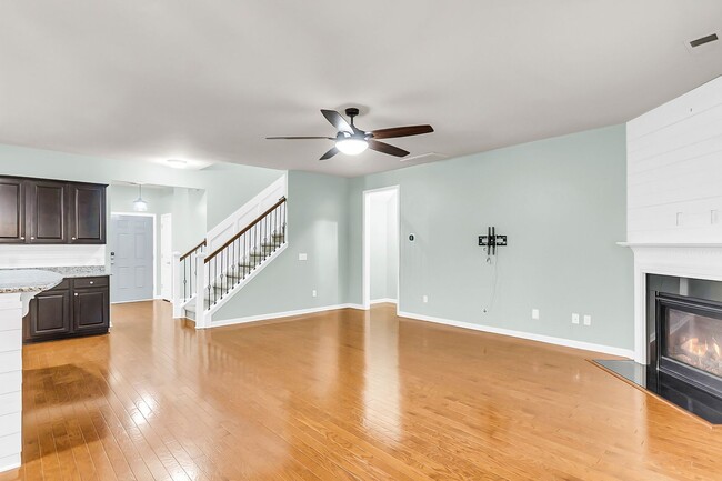 Building Photo - Bright and Spacious Home in Summerville!