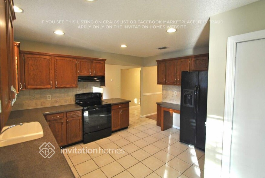 Building Photo - 10324 Huntington Forest Blvd E