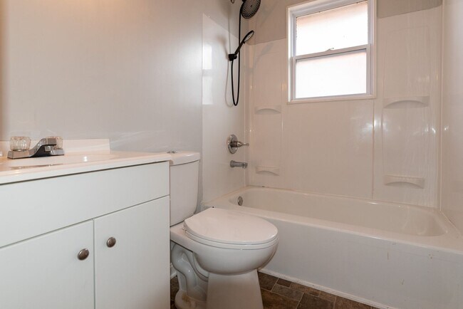 Building Photo - 1704 Valley Forge Way