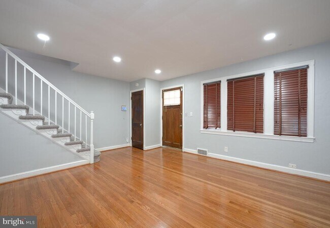 Primary Photo - 2116 T St SE
