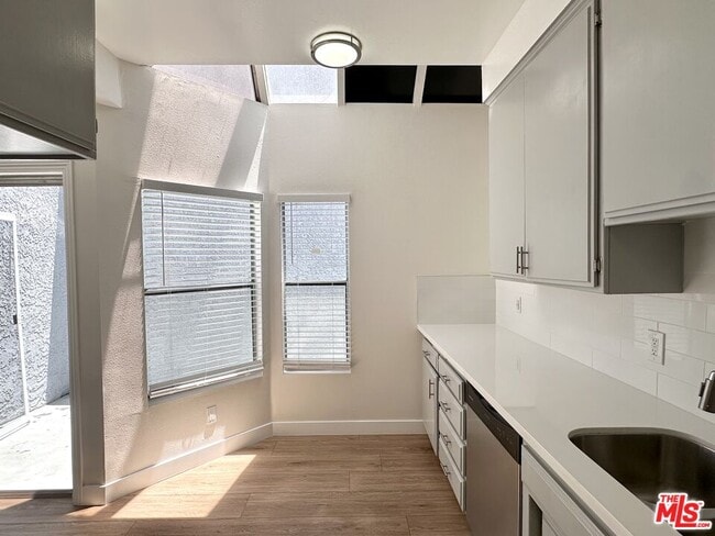 Building Photo - 9939 Topanga Canyon Blvd