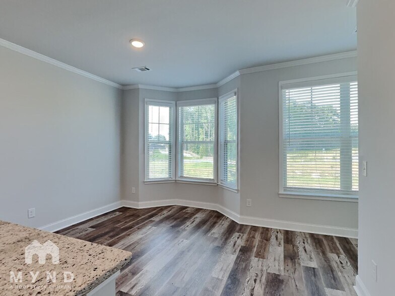Building Photo - 597 Fundao Ln