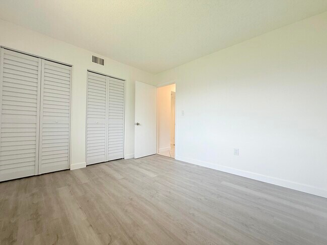 Building Photo - 6106 Forest Hill Blvd