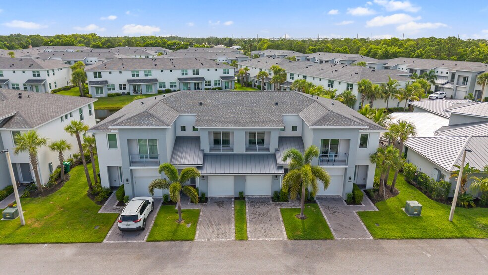 Building Photo - Torino Lakes Townhomes