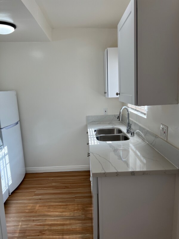 Building Photo - 1114 4/5 Tamarind Ave