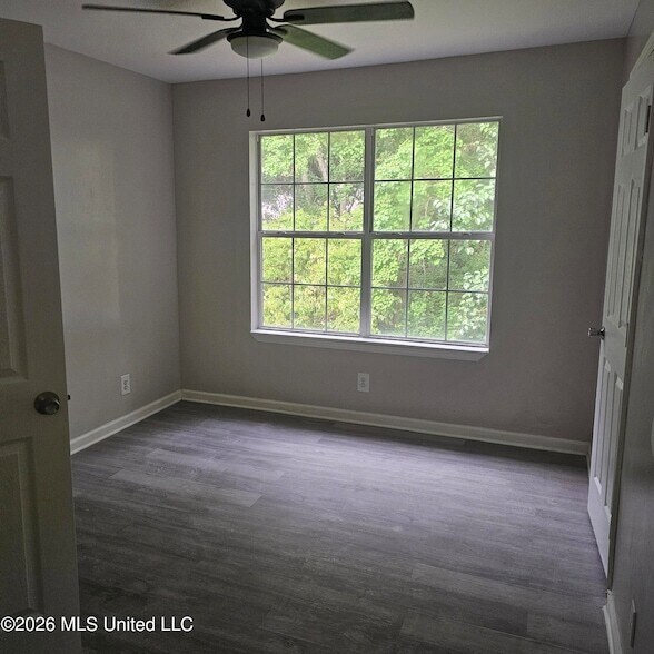 Building Photo - 2512 Beachview Dr