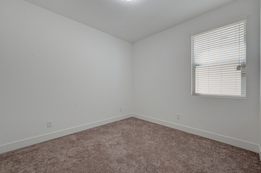 Building Photo - 5927 W Frias Ave