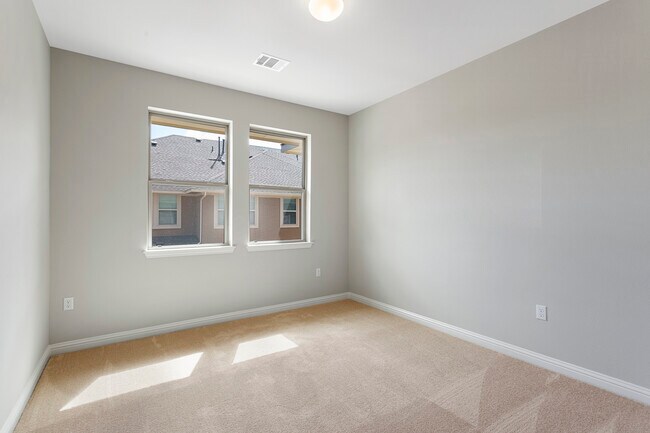 Guest Bedroom 2 - 13800 Lyndhurst St
