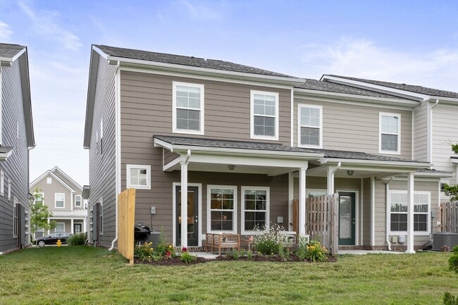 Building Photo - Franklin Townhome For Lease