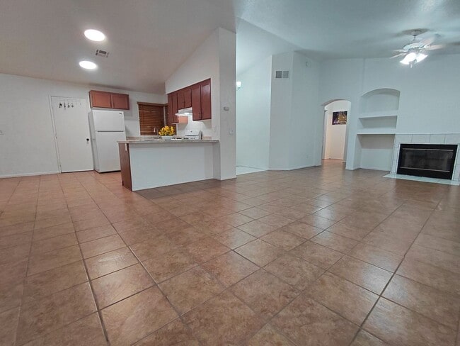 Building Photo - 936 Alameda St