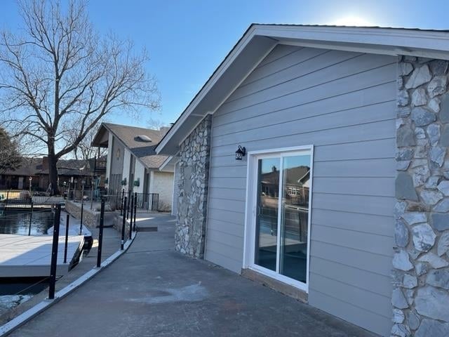 Building Photo - 3642 Lakeshore Dr