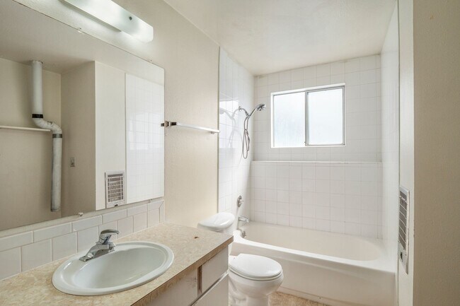 Building Photo - 10512 E Augusta Ave