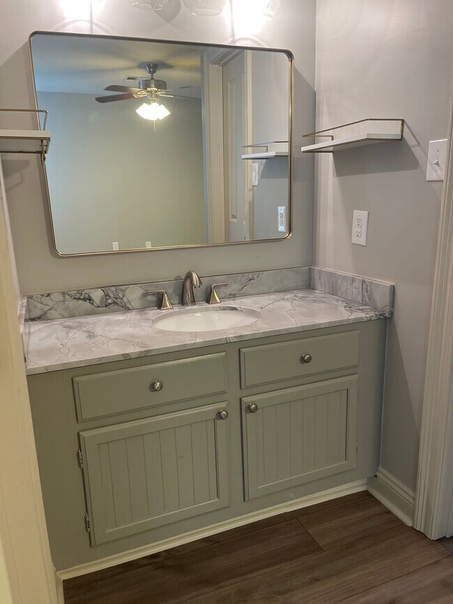 Building Photo - 2 bedroom, 2 bathroom, 2 Car Covered Carport, Stainless Refrigerator, stove, dishwasher, Washer a...