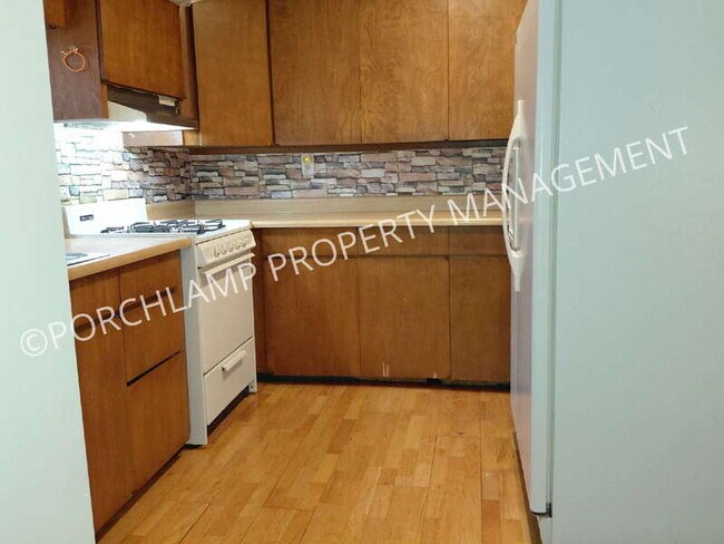 Building Photo - 2121 Harrison Ave