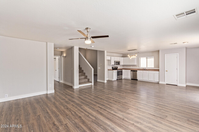 Building Photo - 1009 S 239th Dr