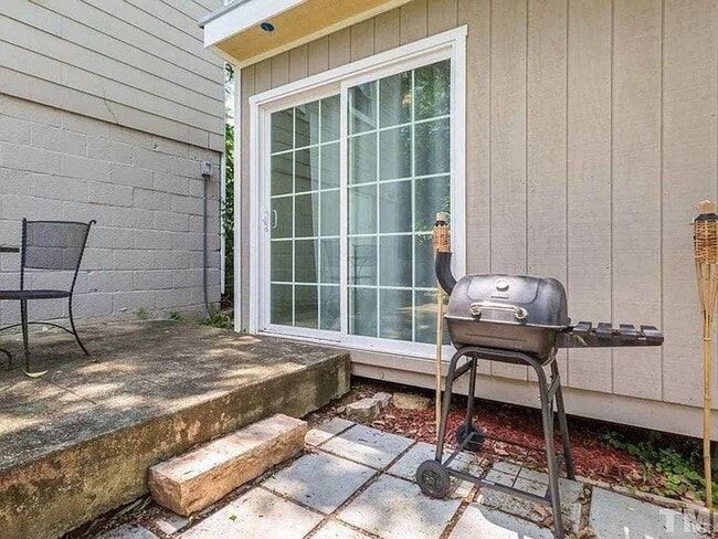 Building Photo - 2602 Wayland Dr