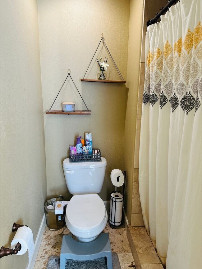 Building Photo - Charming Home in Great Location