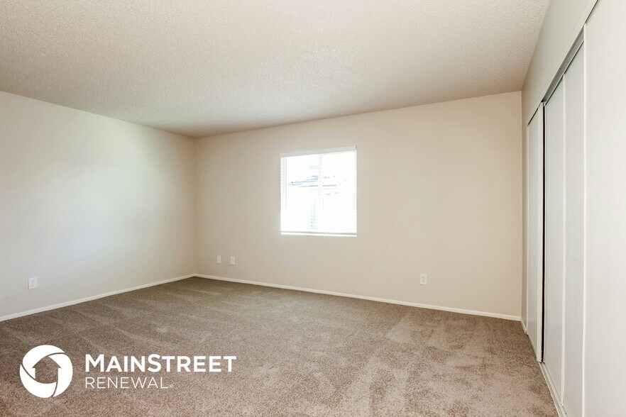 Building Photo - 15607 N 60th Ave