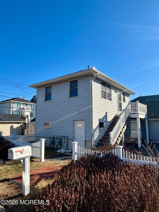 Building Photo - 1 Beach Way