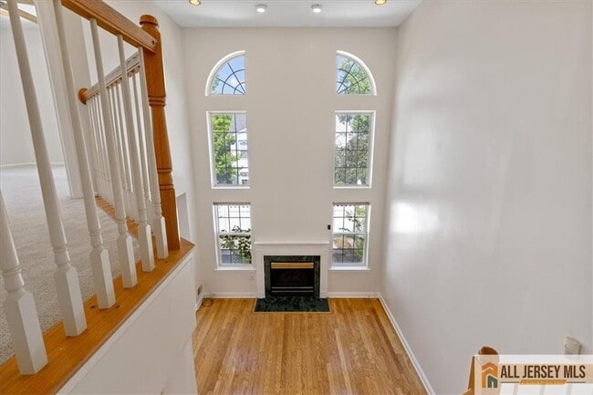 Building Photo - 305 Harvest Ln